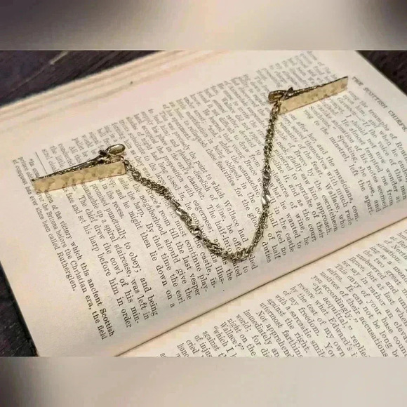 Vintage goldtone sweater clips - Picture 1 of 9